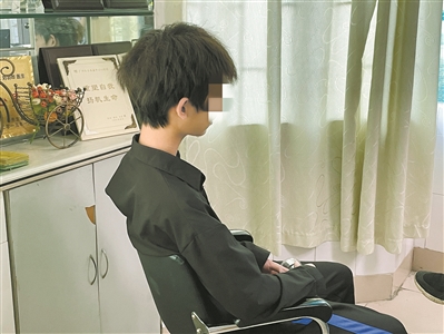 走近网瘾少年们:他们沉迷网络的病根何在?